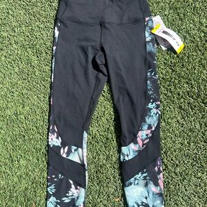 Sketchers Women’s highwaist Black Floral Active Leggings UPF 50 NEW